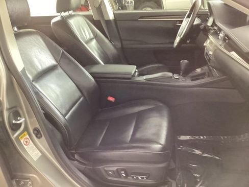 Used 2015 Lexus ES 350 w/ Luxury Package FWD image 19
