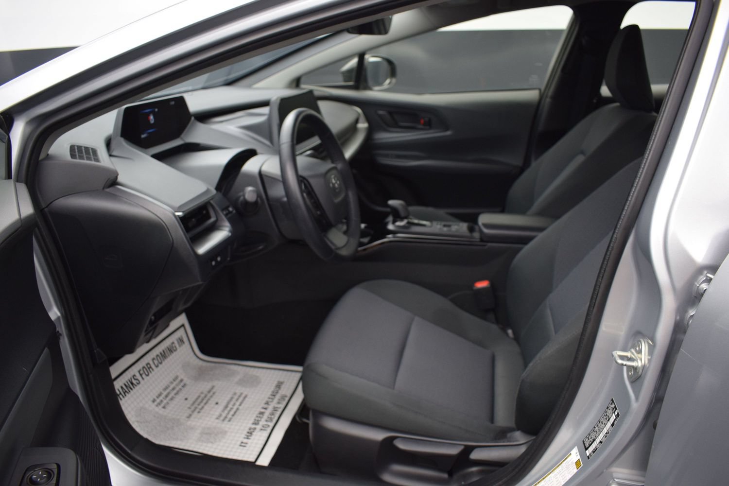 Used 2025 Toyota Prius LE FWD image 13