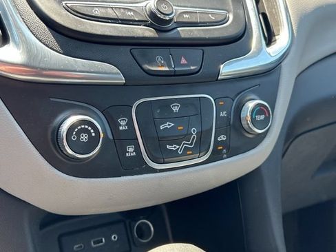 Used 2023 Chevrolet Equinox LS AWD/4WD image 36