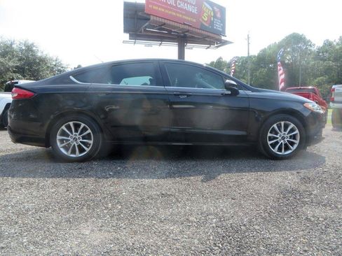 Used 2017 Ford Fusion SE w/ Fusion SE Technology Package FWD image 5