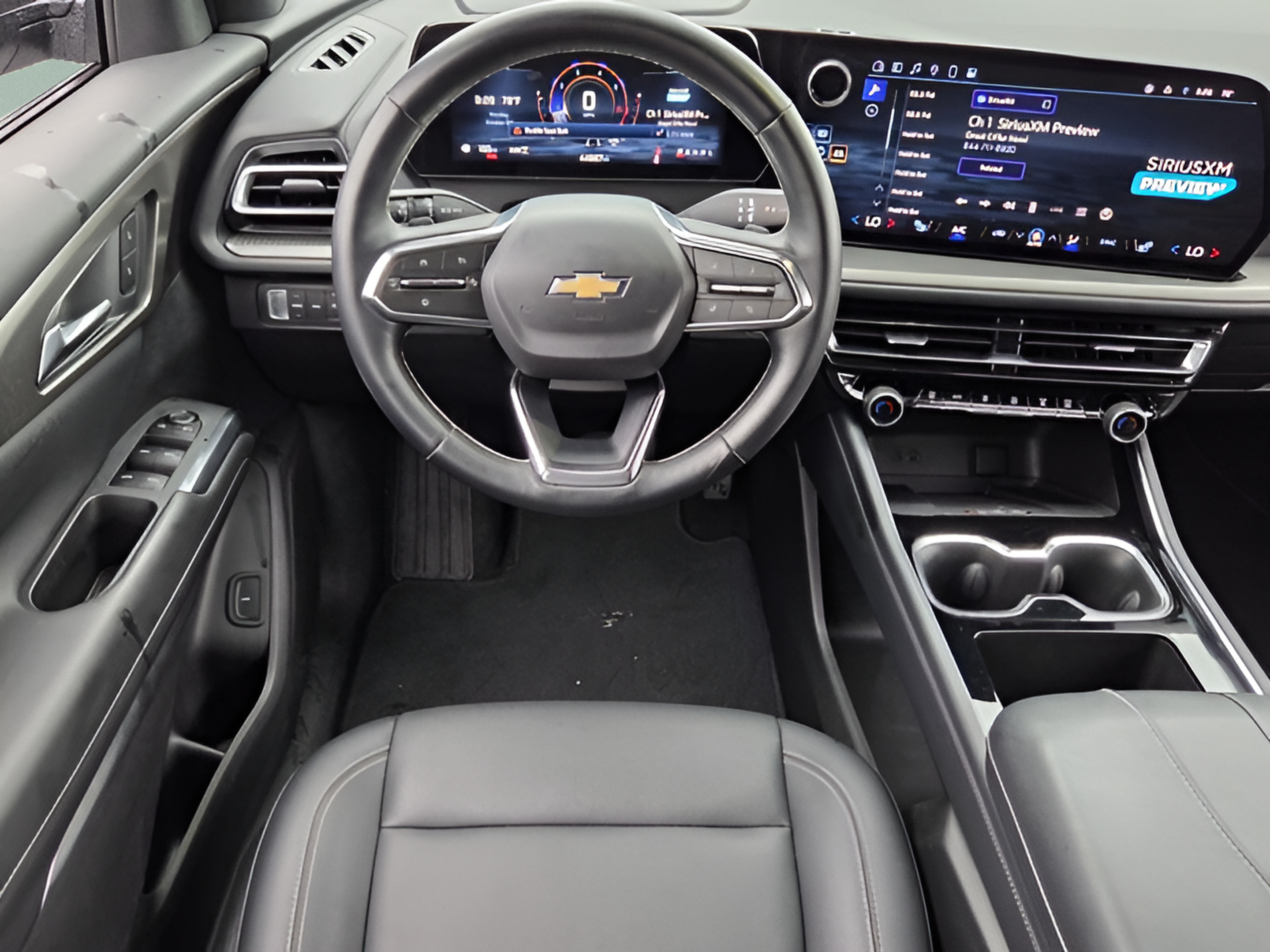 Used 2025 Chevrolet Traverse LT AWD/4WD image 11