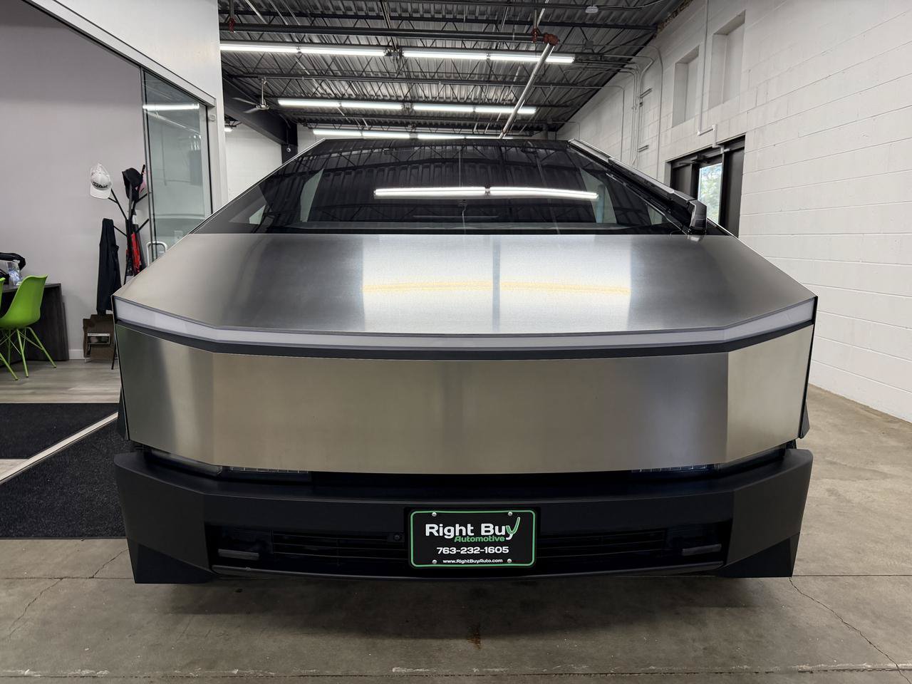 Used 2024 Tesla Cybertruck AWD Crew Cab image 2