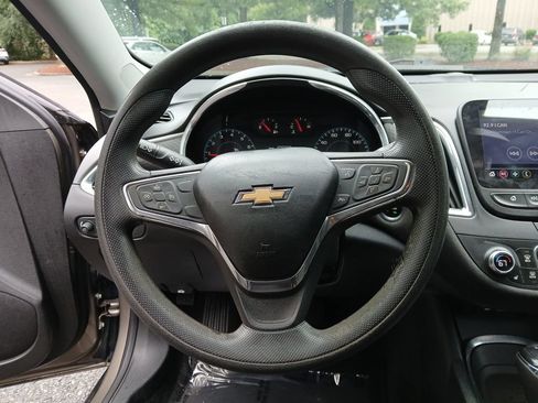 Used 2020 Chevrolet Malibu LT FWD image 15