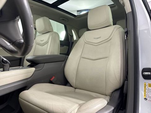 Used 2018 Cadillac XT5 Luxury w/ Driver Awareness Package AWD/4WD image 19