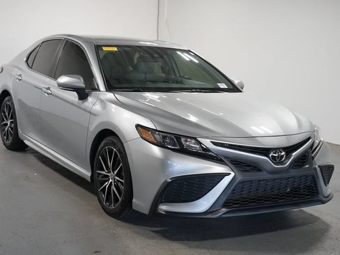 Certified 2024 Toyota Camry SE FWD image 3