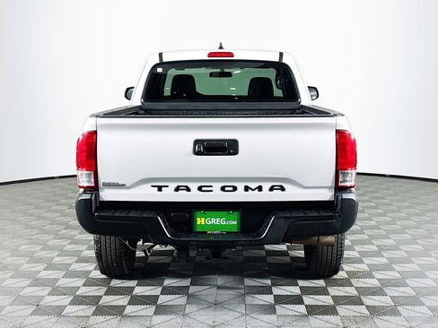 Used 2017 Toyota Tacoma SR image 8