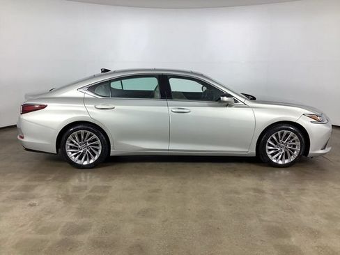 Used 2019 Lexus ES 350 w/ Accessory Package FWD image 4