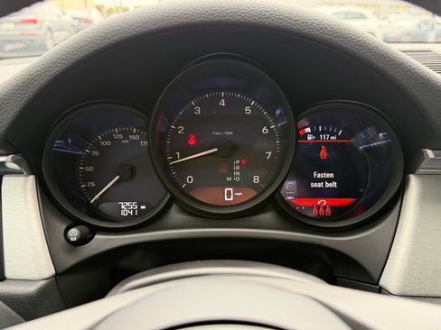 Certified 2025 Porsche Macan AWD/4WD image 18