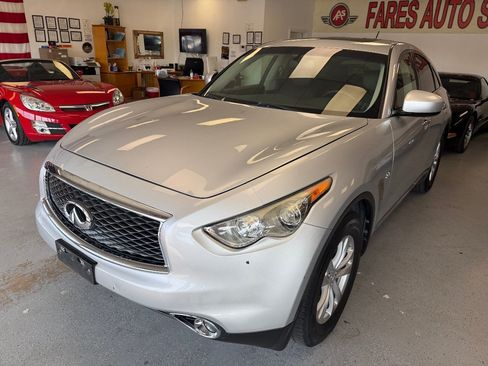 Used 2017 INFINITI QX70 2WD image 10