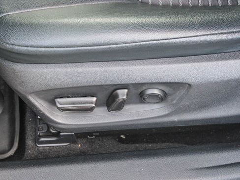 Used 2020 Toyota Camry SE image 22