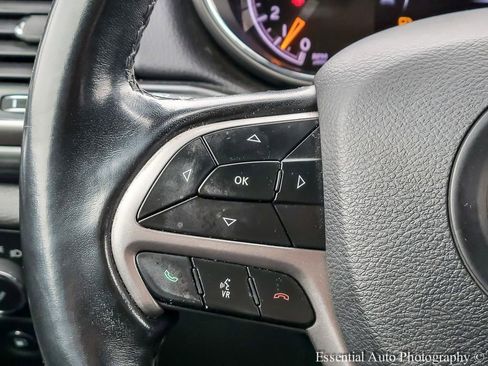 Used 2020 Jeep Grand Cherokee Laredo image 15