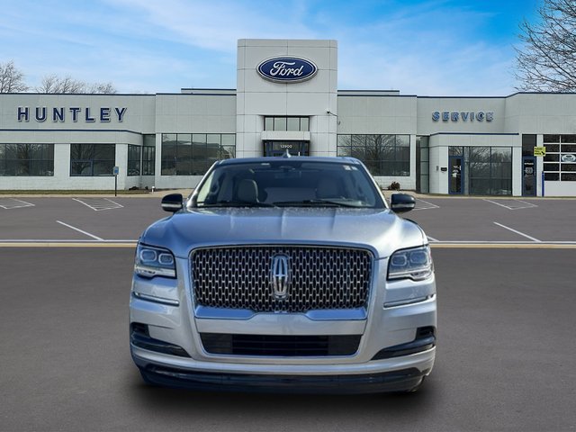 Used 2023 Lincoln Navigator L Reserve AWD/4WD image 2