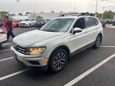 Used 2019 Volkswagen Tiguan SE w/ Panoramic Sunroof Package AWD/4WD image 2