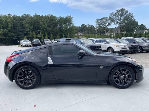 Used 2015 Nissan 370Z Coupe RWD image 10
