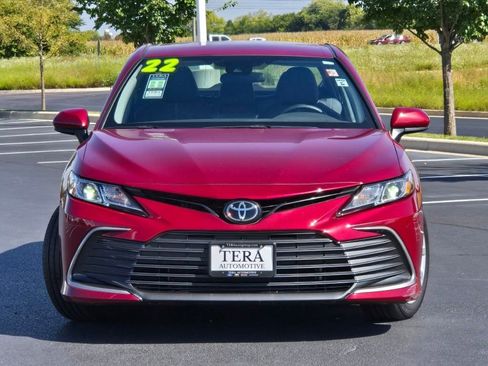 Used 2022 Toyota Camry LE image 2