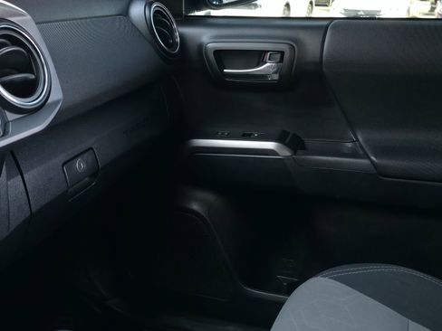 Used 2020 Toyota Tacoma TRD Sport image 26