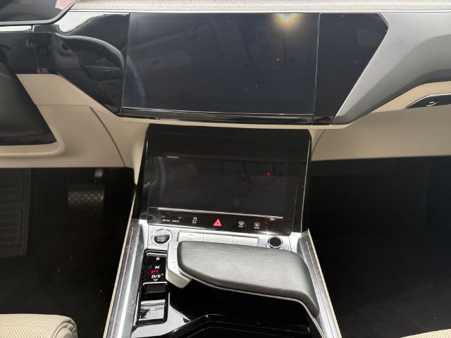 Used 2021 Audi e-tron Prestige w/ Prestige Package AWD/4WD image 11