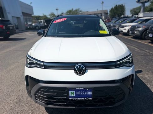 Used 2025 Volkswagen Taos SE AWD/4WD image 11