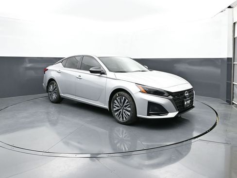 New 2026 Nissan Altima 2.5 SV AWD/4WD image 3