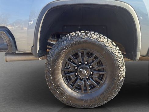 Used 2024 Chevrolet Silverado 2500 ZR2 w/ Technology Package image 15