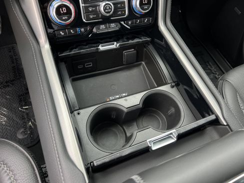 Used 2023 GMC Yukon Denali RWD image 19