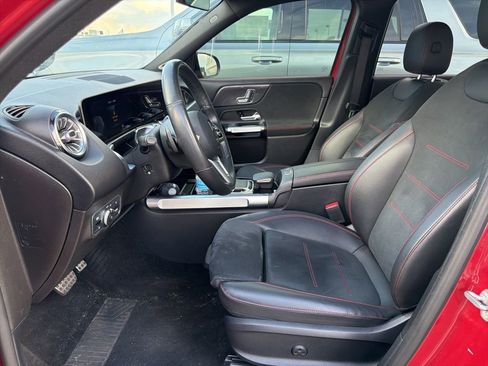 Used 2020 Mercedes-Benz GLB 250 4MATIC image 2