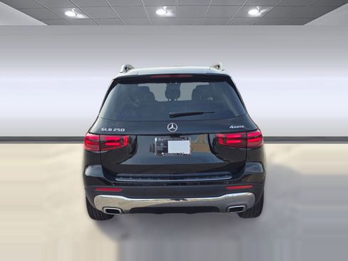 New 2026 Mercedes-Benz GLB 250 4MATIC image 9