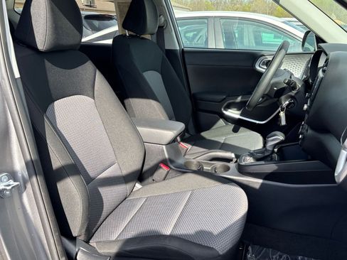 Used 2025 Kia Soul LX w/ LX Technology Package FWD image 34