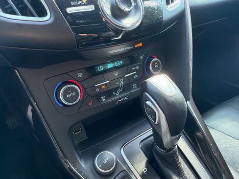 Used 2017 Ford Focus Titanium w/ Titanium Technology Package FWD image 15