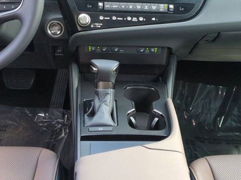 Used 2024 Lexus ES 350 w/ Premium Package image 18