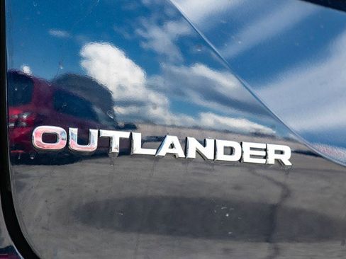 New 2025 Mitsubishi Outlander SE image 4