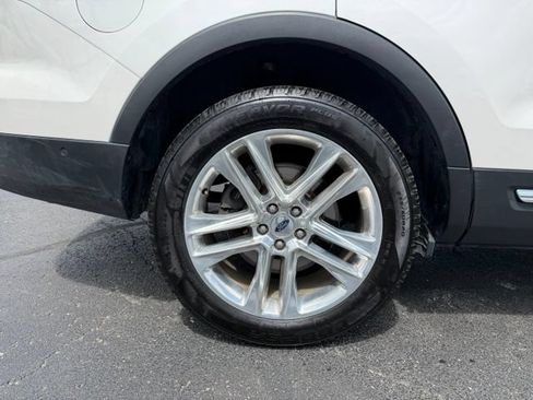 Used 2016 Ford Explorer Limited w/ Equipment Group 301A FWD image 17