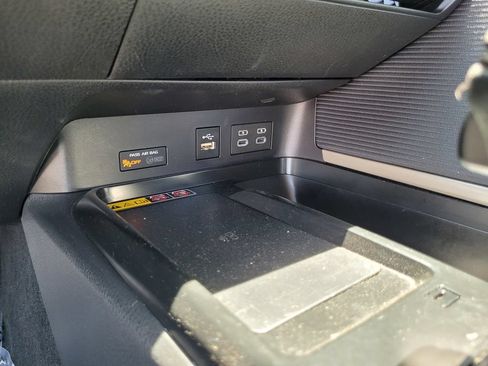 Used 2025 Toyota Camry SE FWD image 22