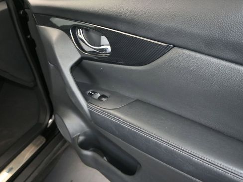Used 2018 Nissan Rogue SL FWD image 22