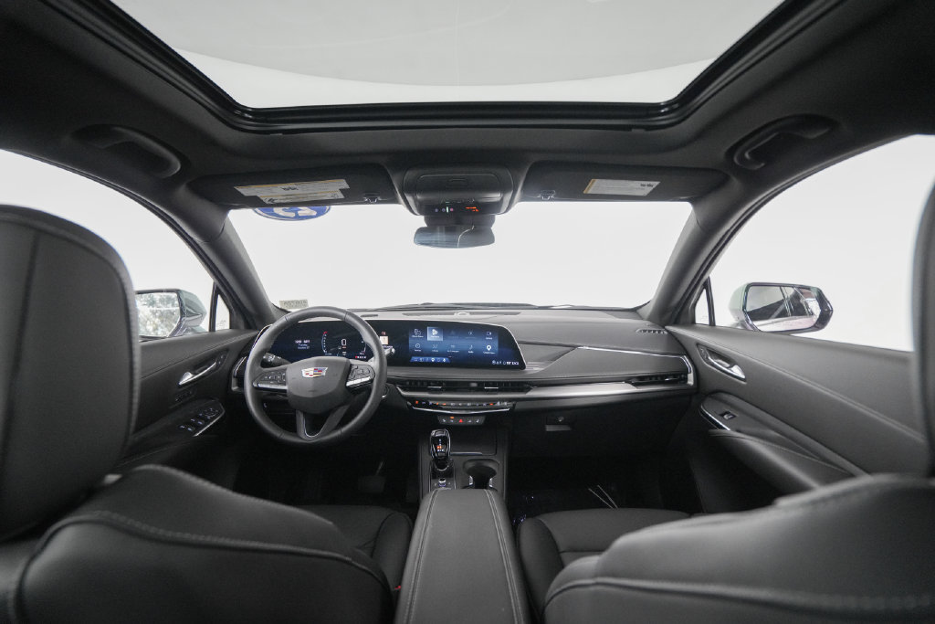 Used 2025 Cadillac XT4 Premium Luxury w/ Cold Weather Package FWD image 15