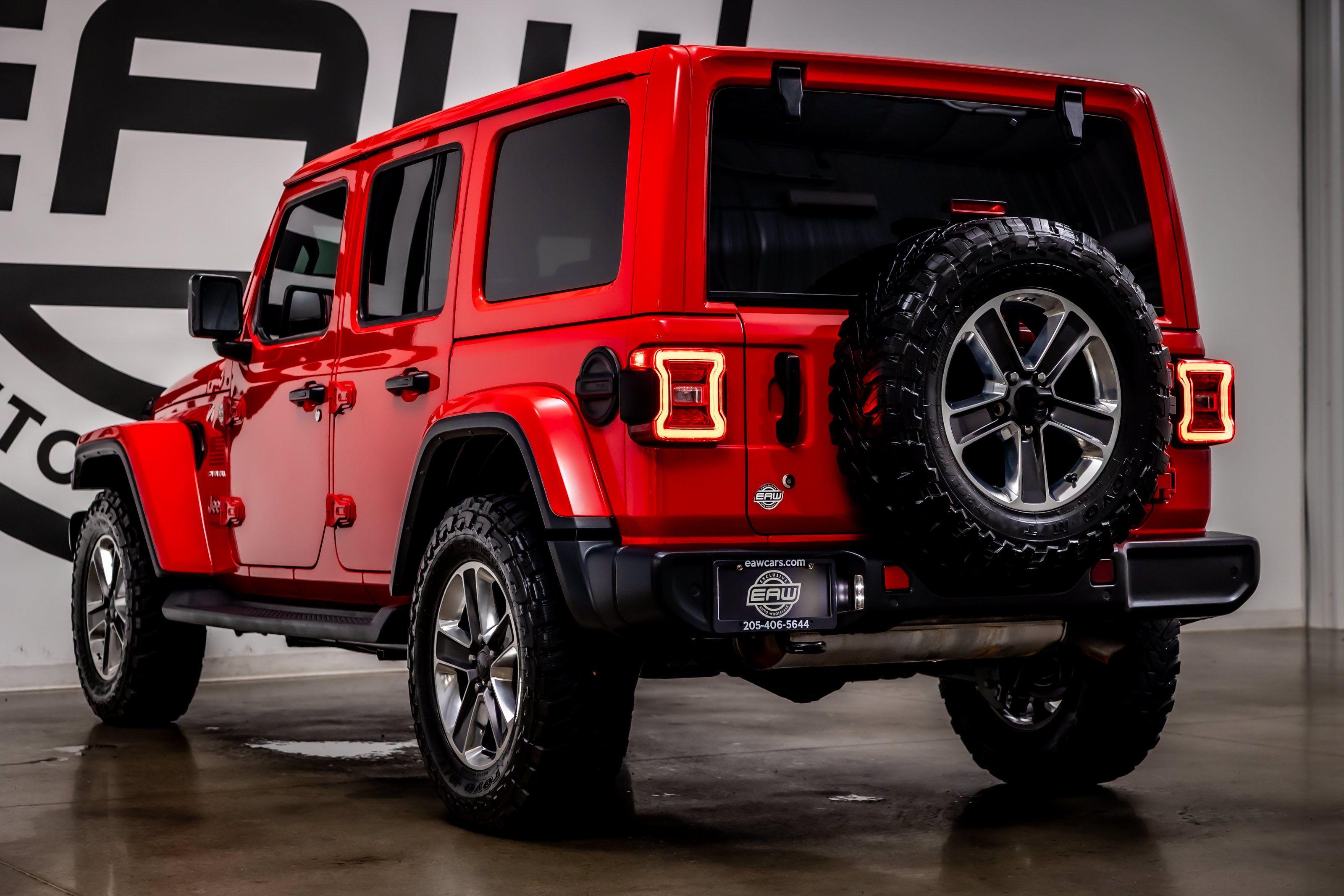 Used 2018 Jeep Wrangler Unlimited Sahara AWD/4WD image 31