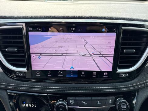 Used 2023 Chrysler Pacifica Limited w/ S Appearance Package FWD image 26