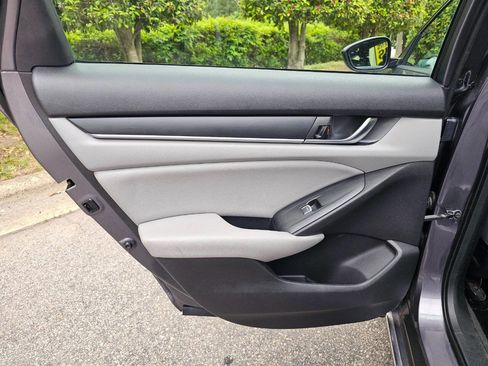 Used 2018 Honda Accord EX image 25