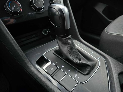 Used 2021 Volkswagen Tiguan S image 30