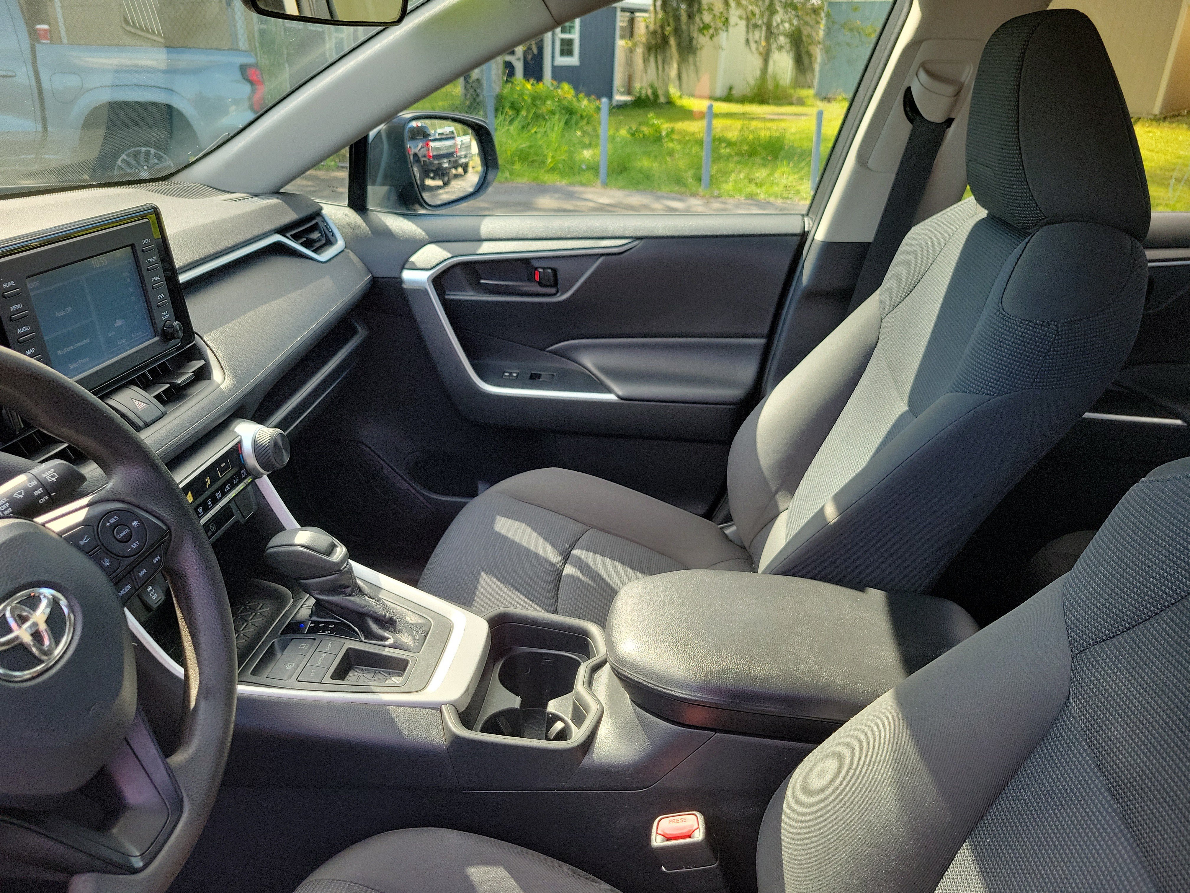 Used 2019 Toyota RAV4 LE FWD image 10