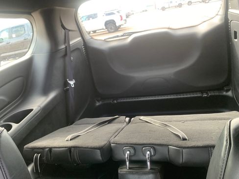 Used 2025 Chrysler Pacifica Select image 24