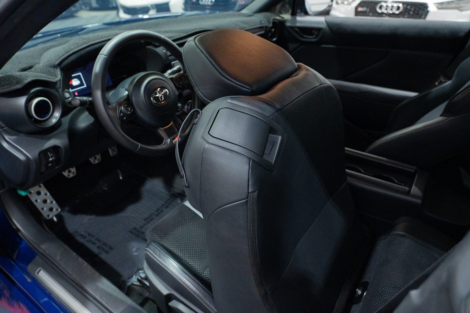 Used 2022 Toyota GR86 Premium w/ ALL Weather Mat Package (TMS) RWD image 25
