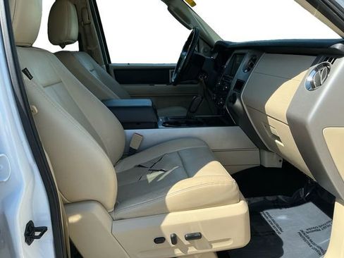 Used 2016 Ford Expedition XLT w/ Equipment Group 202A AWD/4WD image 17