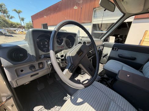 Used 1987 Toyota Land Cruiser AWD/4WD image 18