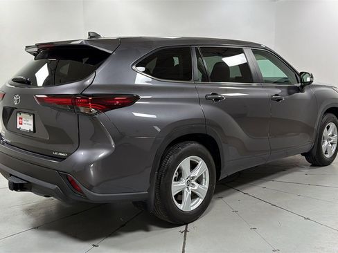 Certified 2024 Toyota Highlander LE image 5