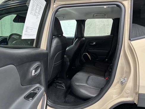 Used 2017 Jeep Renegade Trailhawk AWD/4WD image 38