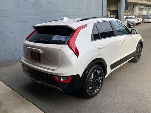 Used 2024 Kia Niro Wind w/ Wind Preserve Package image 3