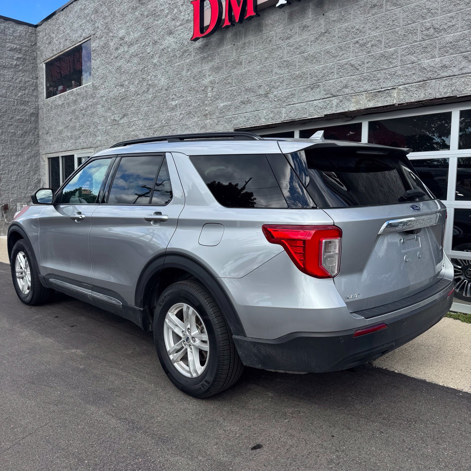Used 2020 Ford Explorer XLT w/ Comfort Package AWD/4WD image 5