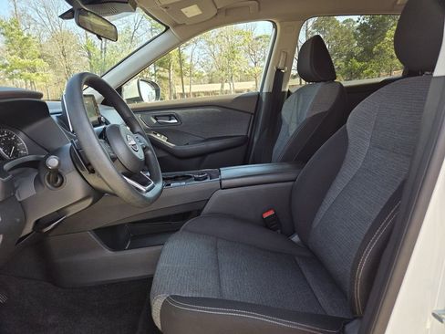 Used 2023 Nissan Rogue SV image 11