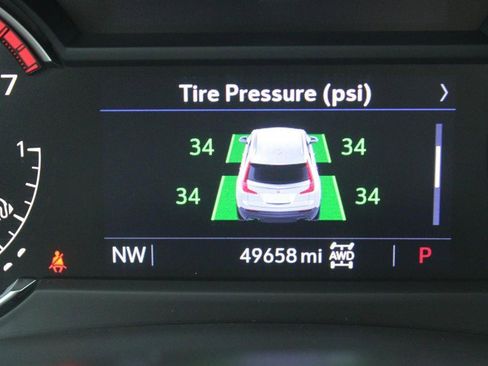 Used 2023 Cadillac XT4 Luxury w/ Cold Weather Package image 23